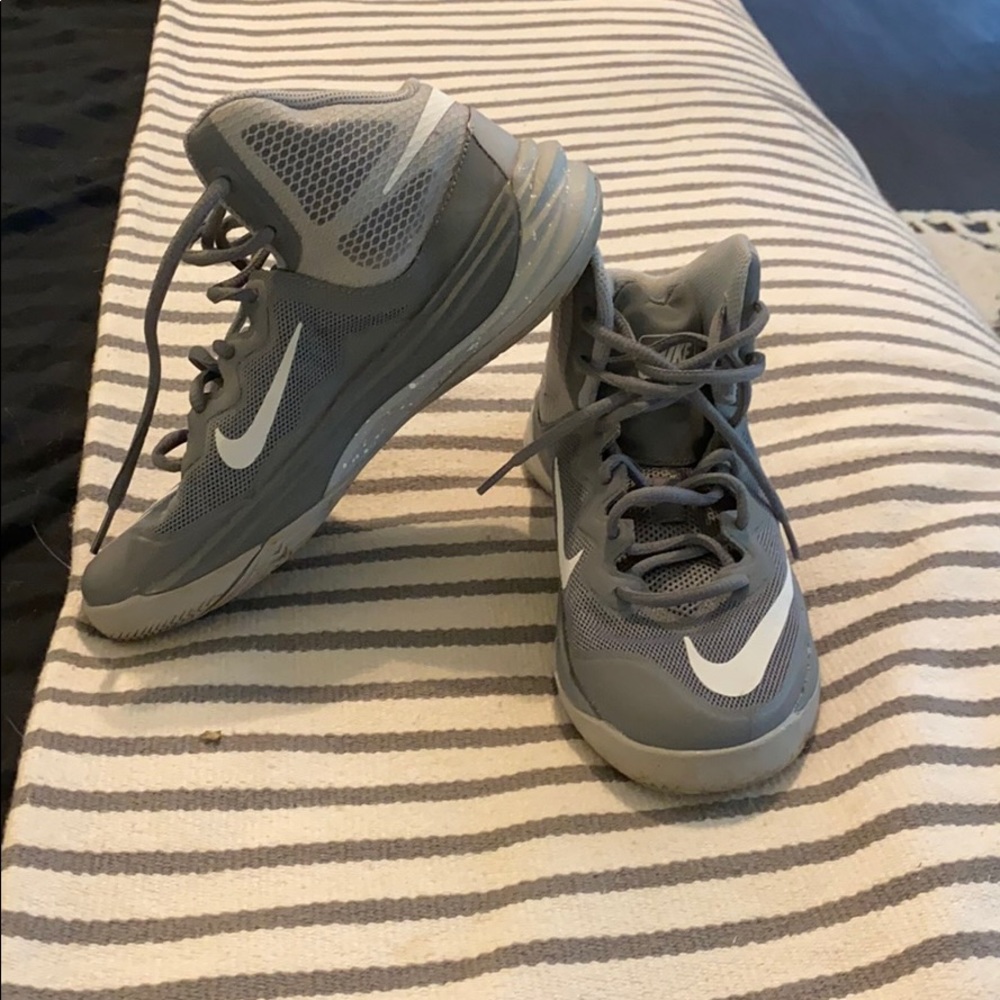 Nike prime hype DF II Basketball Shoes woman size 6 Kids 4.5